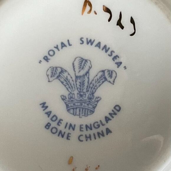VTG Royal Swansea Bone China, England, Teacup & Saucer, Blue Floral - Picture 8 of 9